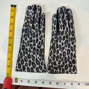 Portolano Black and Gray Leopard Print Gloves
